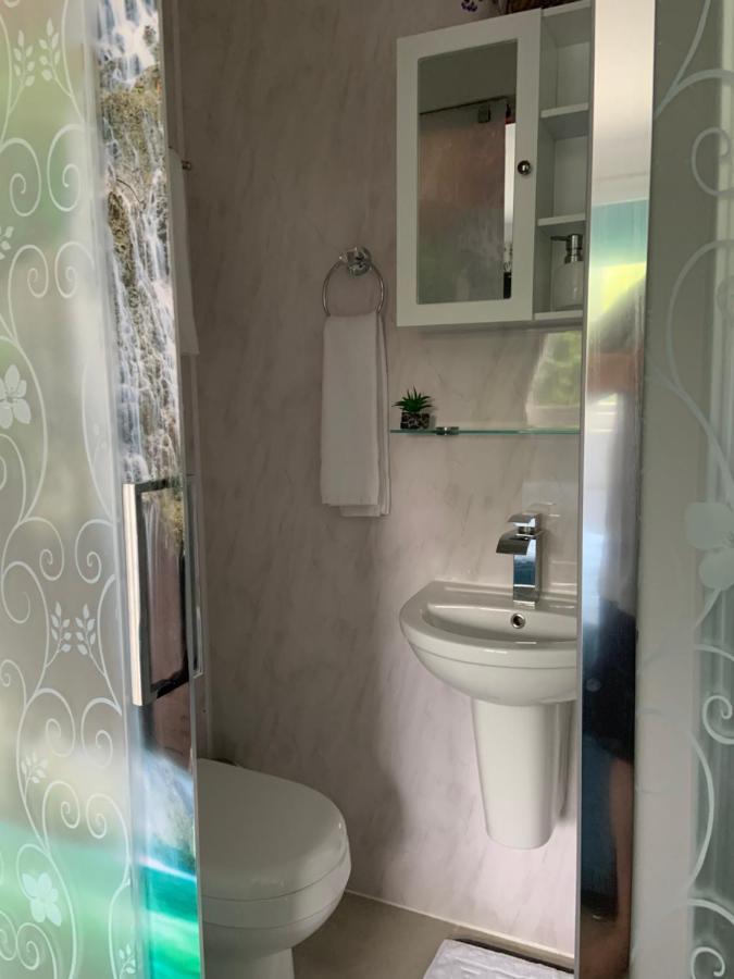 Enjoy Your Stay At Chorley Road Дройтуич Экстерьер фото